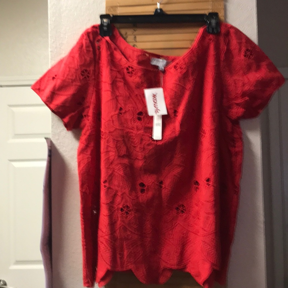 Red top - Picture 2 of 5